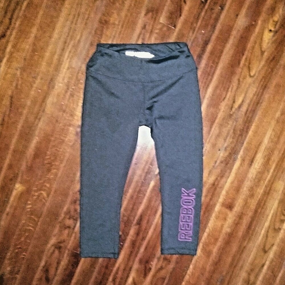 Reebok Women’s Capri Leggings Gray Pink Size XS Logo Hideaway Pocket Activewear